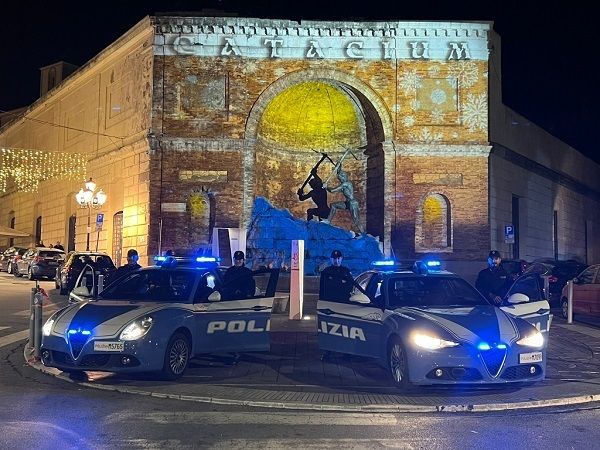 Controlli della polizia nel Catanzarese, identificate quasi 8mila persone