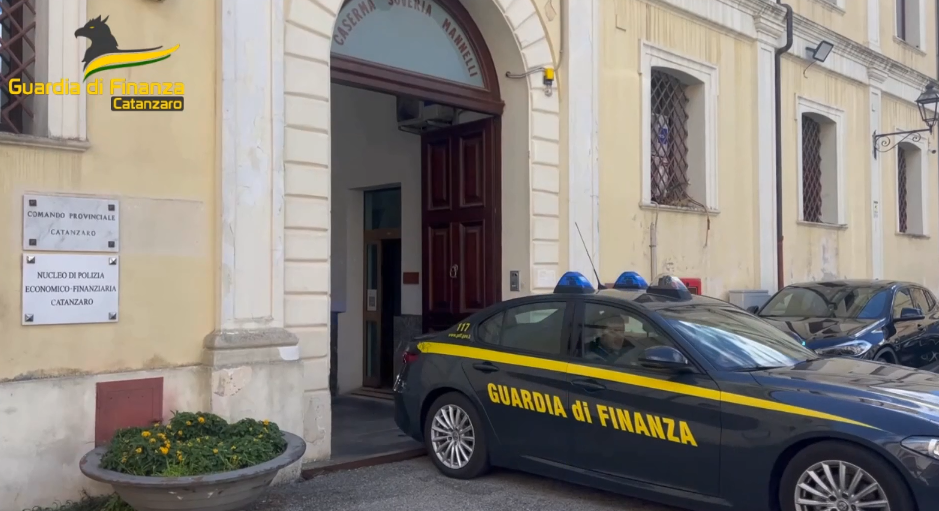 Estorsione, autoriciclaggio e usura: tre arresti a Catanzaro. Tassi d’interesse fino al 600% – VIDEO E NOMI