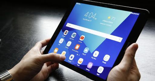 I 25mila tablet annunciati dalla Regione? Arriveranno solo «a settembre»
