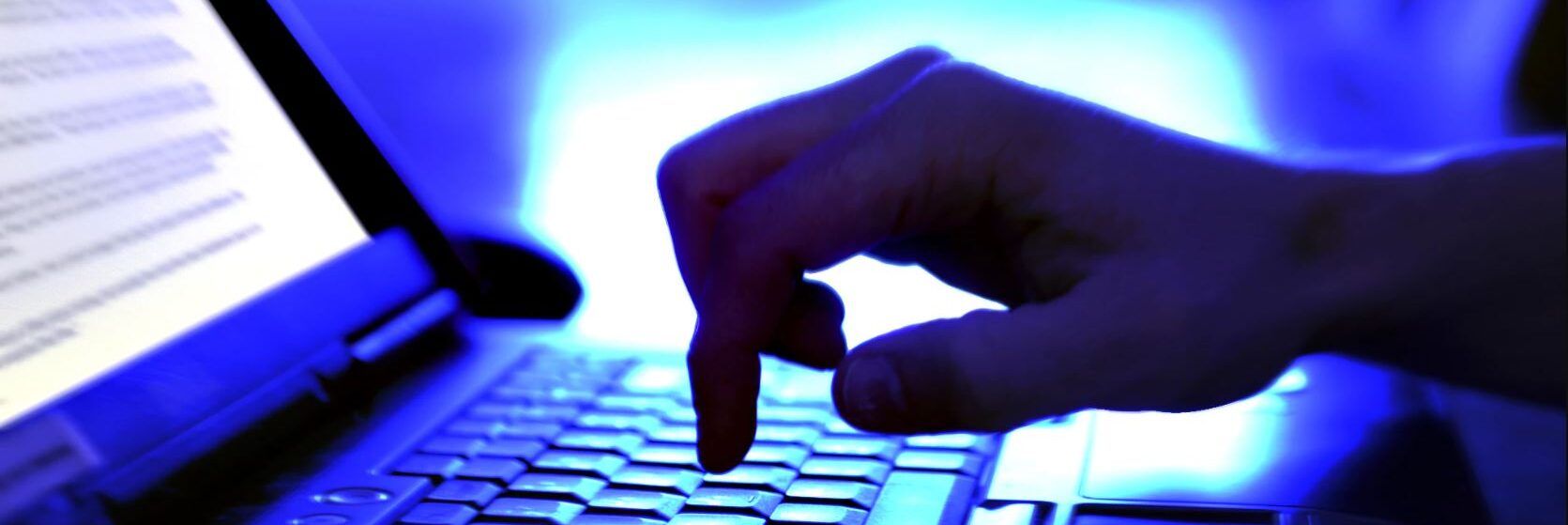 Commissiona un omicidio sul darkweb, “beccato” dalla polizia postale