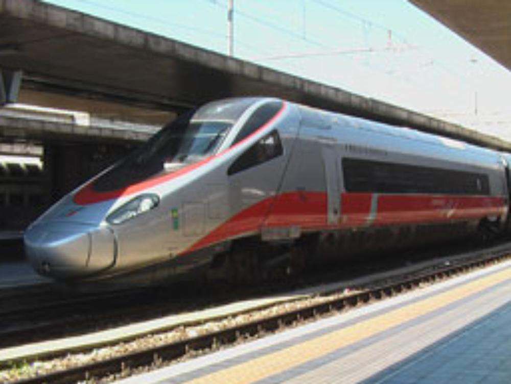 Linea Sibari-Crotone, treno regionale investe due cavalli