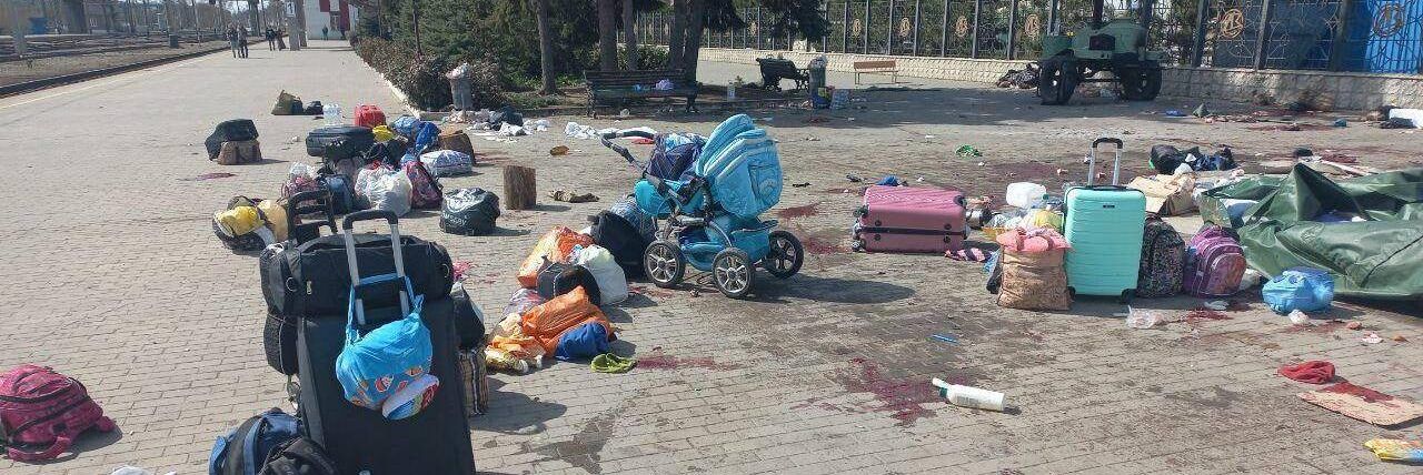 Missili sui civili in fuga nella stazione. Almeno 30 morti a Kramatorsk