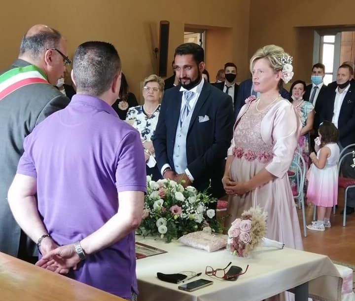 Locri, il sindaco celebra l'integrazione (e le nozze tra Amalia e "Toto")