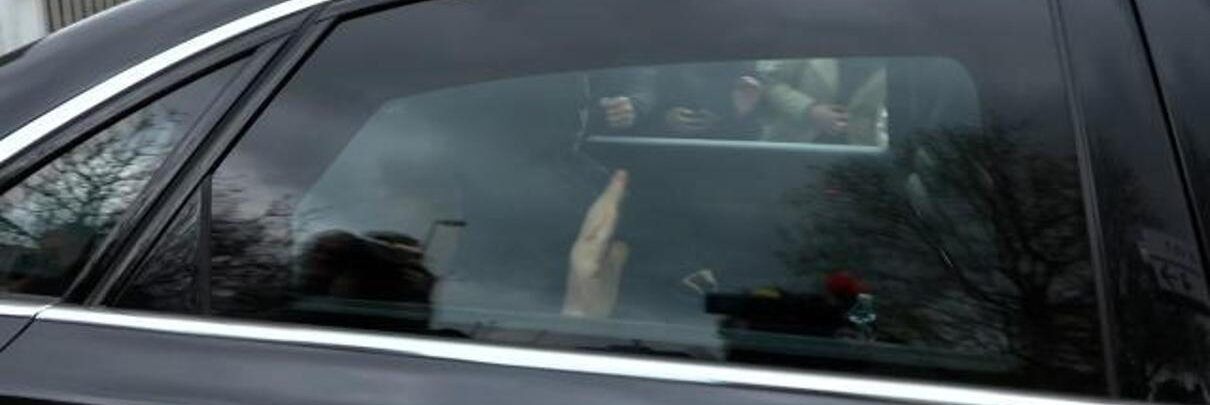 Berlusconi lascia il San Raffaele. Dimesso dopo 45 giorni di ricovero