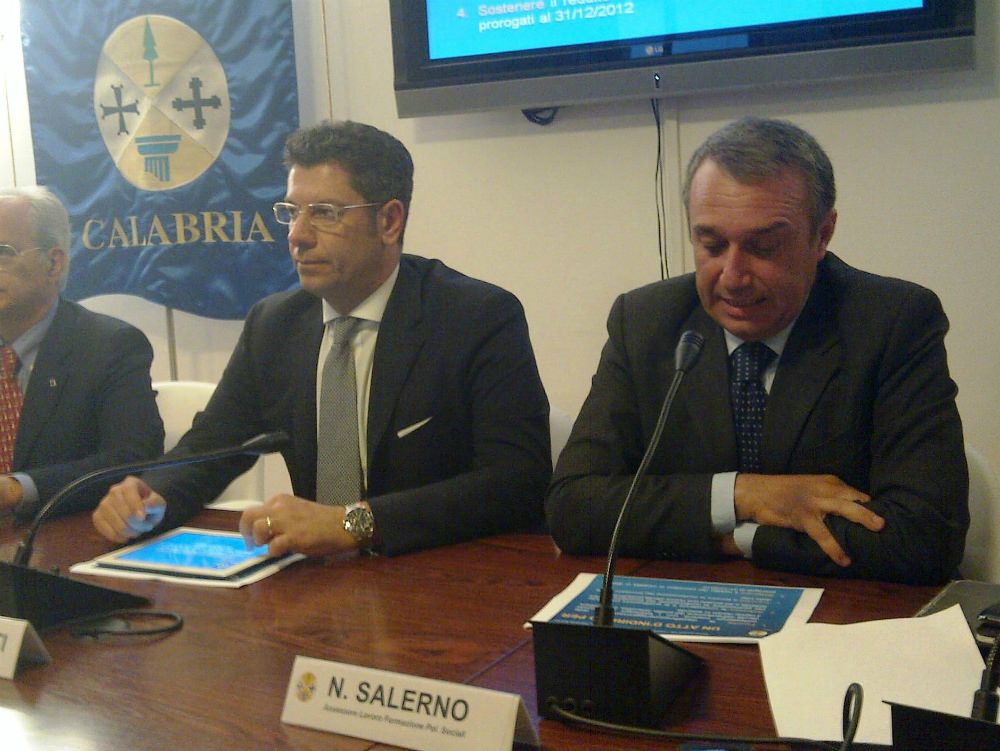 Trecento precari firmano un contratto con la Regione