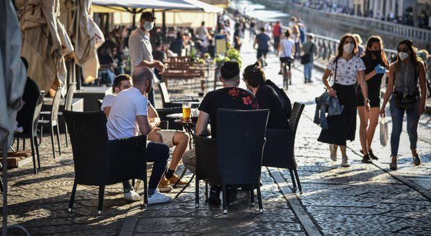 Coronavirus, stretta sulla movida: il Viminale rafforza i controlli