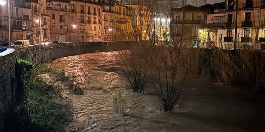 Calabria nella morsa del ciclone Ulrike: fiumi in piena, frane e raffiche oltre i 100 km/h – FOTO