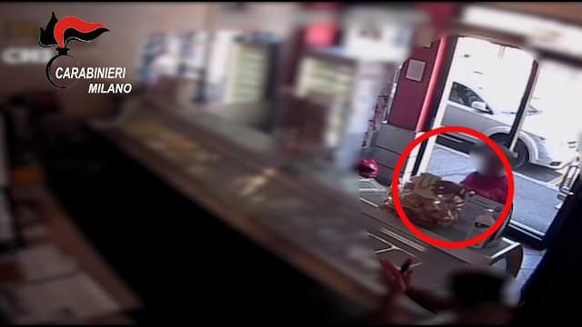 'Ndrangheta a Milano, arrestati per estorsione i fratelli del boss Flachi