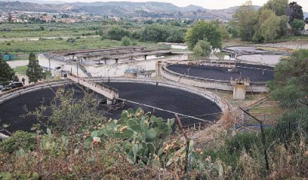 I reflui del depuratore di Catanzaro scaricati nel fiume Corace, tre indagati