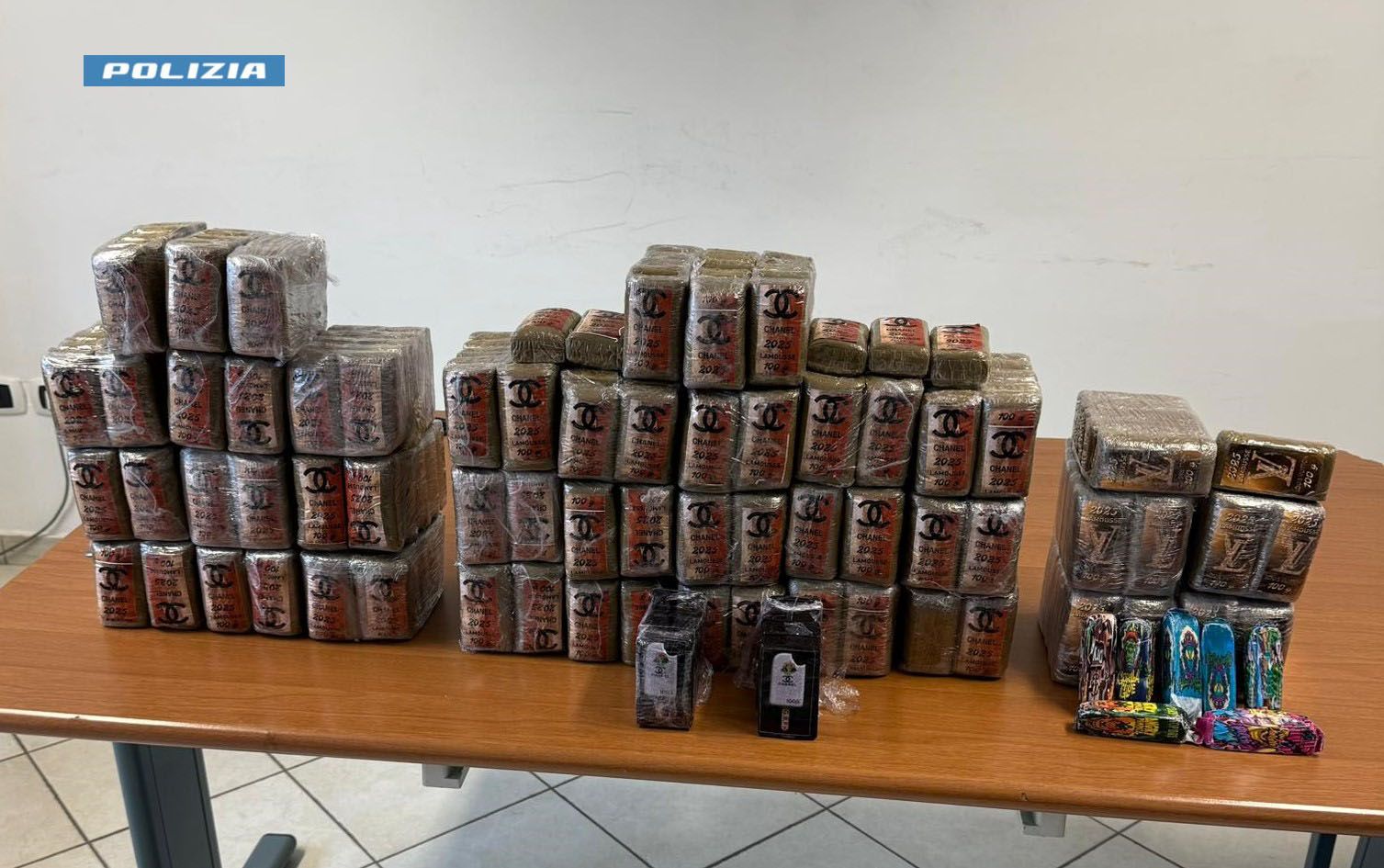 Investe in autostrada nei pressi di Mormanno: nel camion aveva quasi 34 kg di hashish