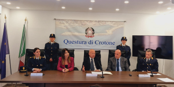 Codice Rosso, a Crotone l’ammonimento diventa rieducazione: firmato il protocollo d’intesa