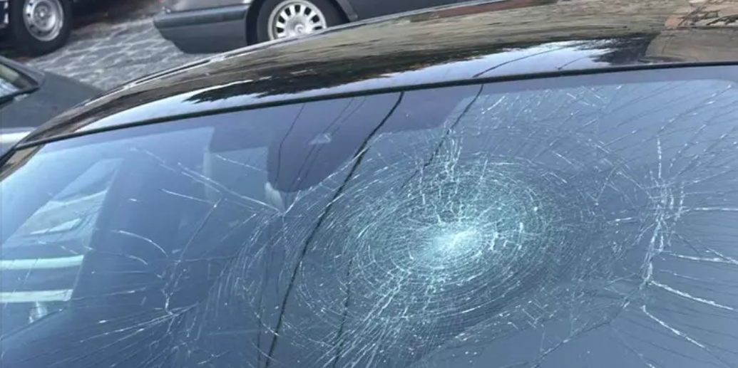 Raid notturno a Rossano, numerose auto danneggiate nel centro storico