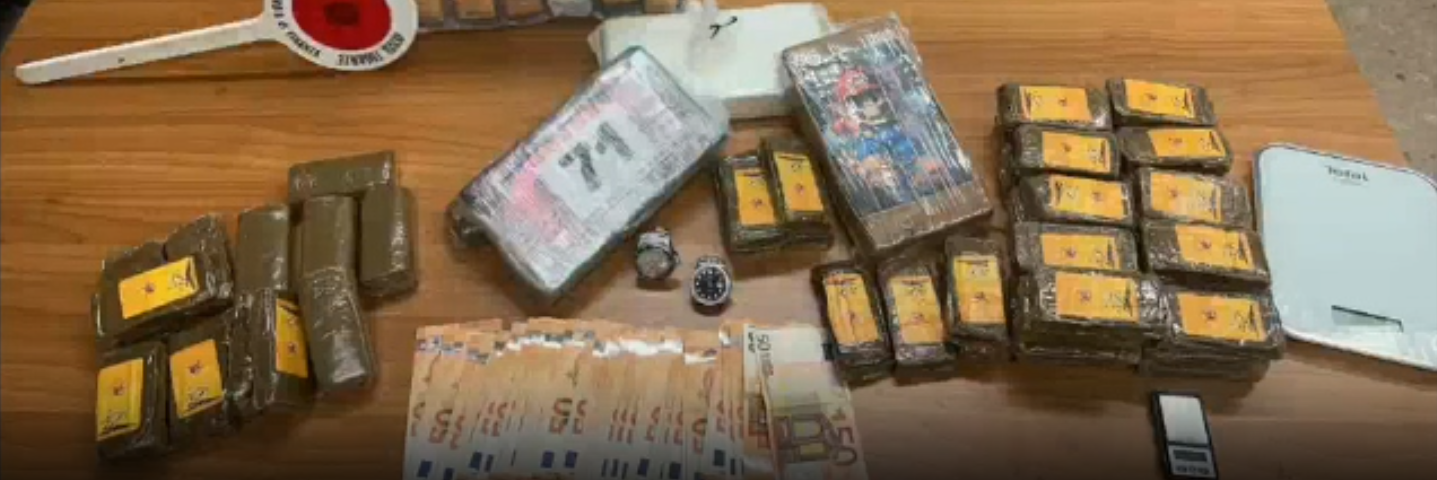 Droga anche nel cassonetto: sequestrati 13 chili tra cocaina e hashish – VIDEO
