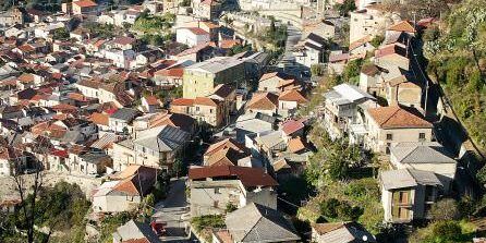 Incidente social del Comune di Dinami. «Il sindaco ha perso l’ennesima occasione per stare in silenzio»