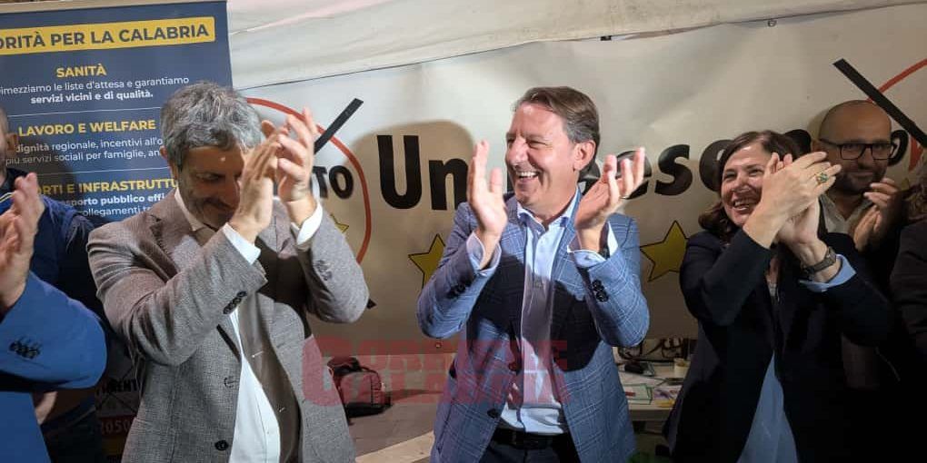 Fico e Todde a Cosenza per Tridico, e la base ci crede: «Facciamo il bis, Campania e Calabria»