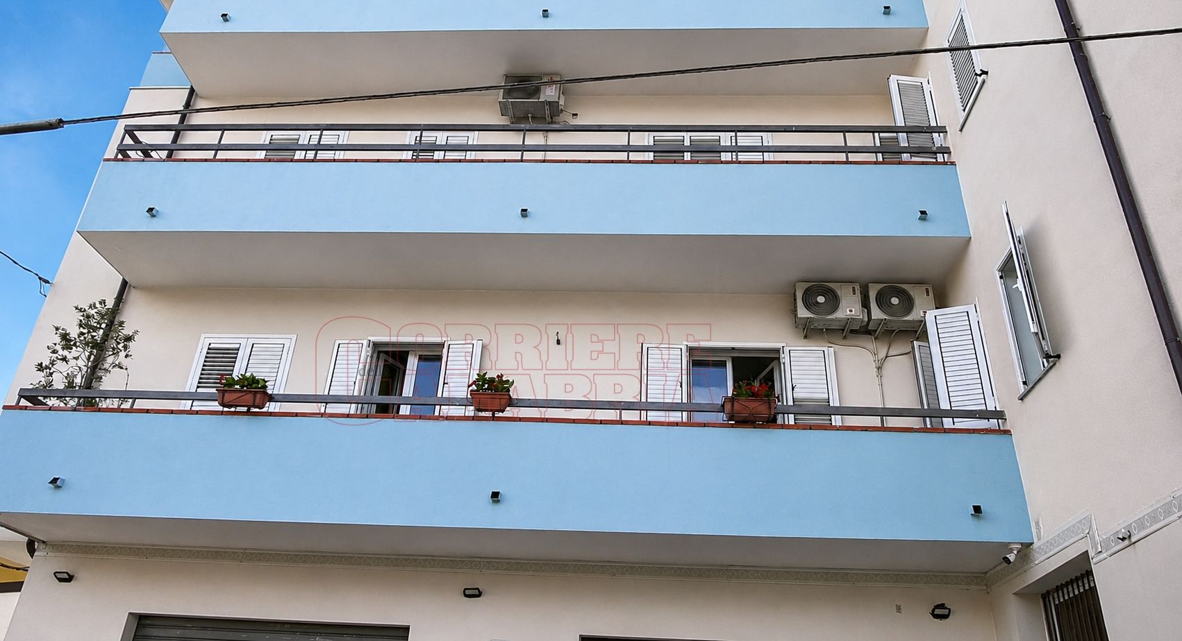 Lamezia, la “casa invisibile” nel fortino dei Torcasio diventata presidio sociale. «Si possono fare cose giuste a viso aperto»