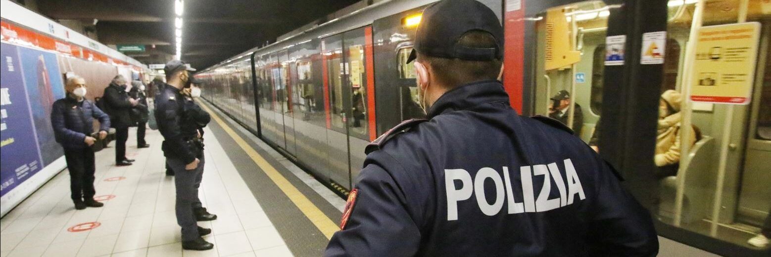 Urla “Allah Akbar” in metro a Milano, fermato un terrorista ricercato