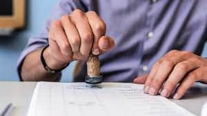 Interdetto dai pubblici uffici faceva lo scrutatore nel Crotonese, denunciato 27enne