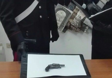 Detenzione illegale d’arma, fermato 25enne