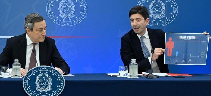 Draghi: «La scuola va protetta, problemi colpa dei no vax»