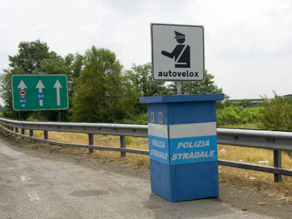Targa camuffata per eludere i controlli degli autovelox