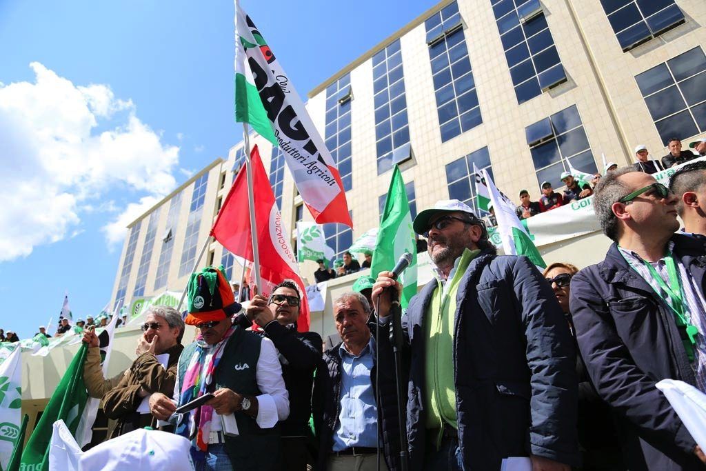 Agricoltura in ginocchio, la protesta arriva a Catanzaro