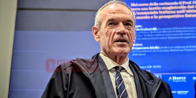 Cottarelli all’Unical: «La guerra non durerà molto». Referendum? «La vittoria di Meloni alla prossime elezioni diventa molto meno probabile»