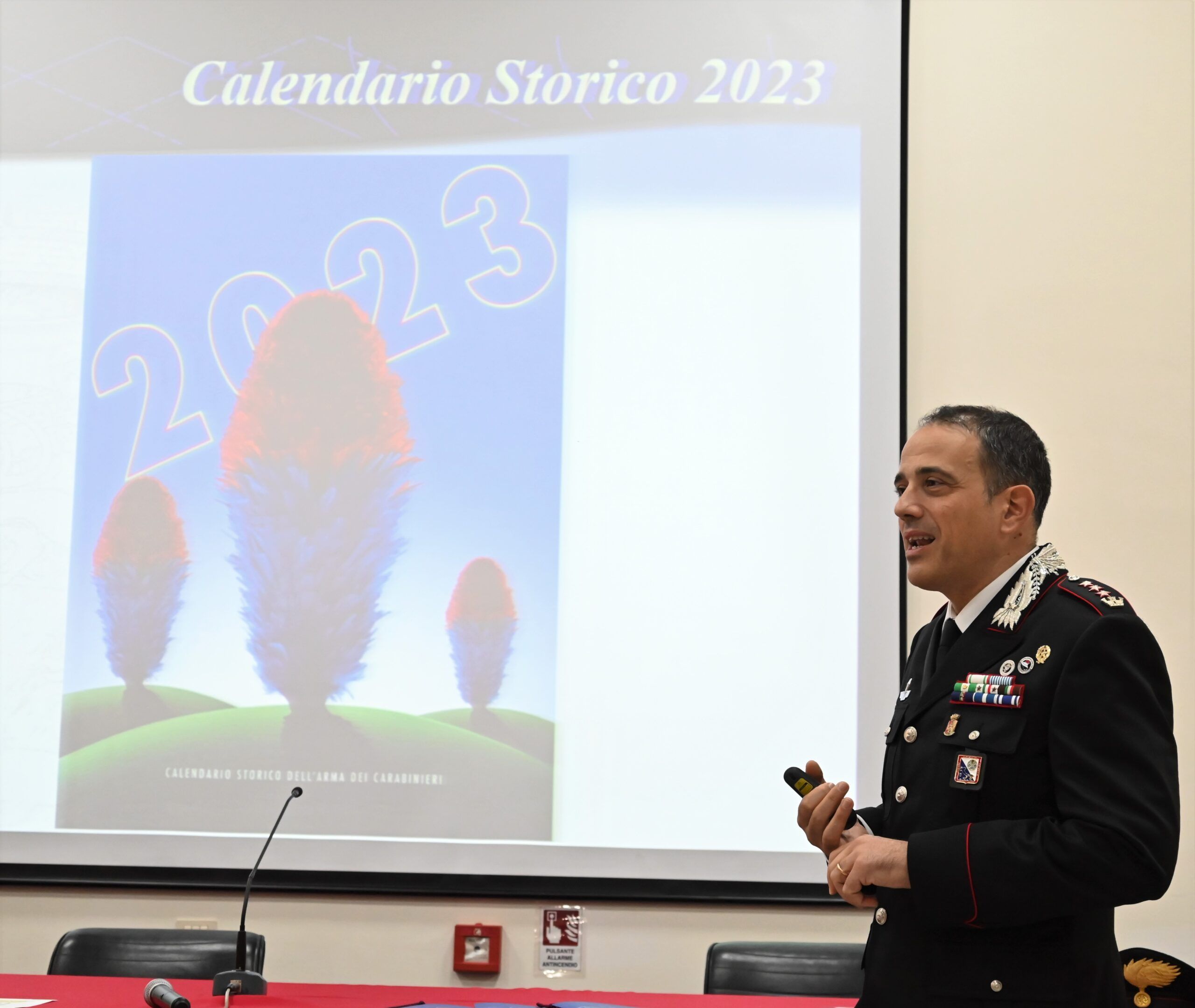 Presentato a Catanzaro il calendario storico dell’Arma dei Carabinieri 2023