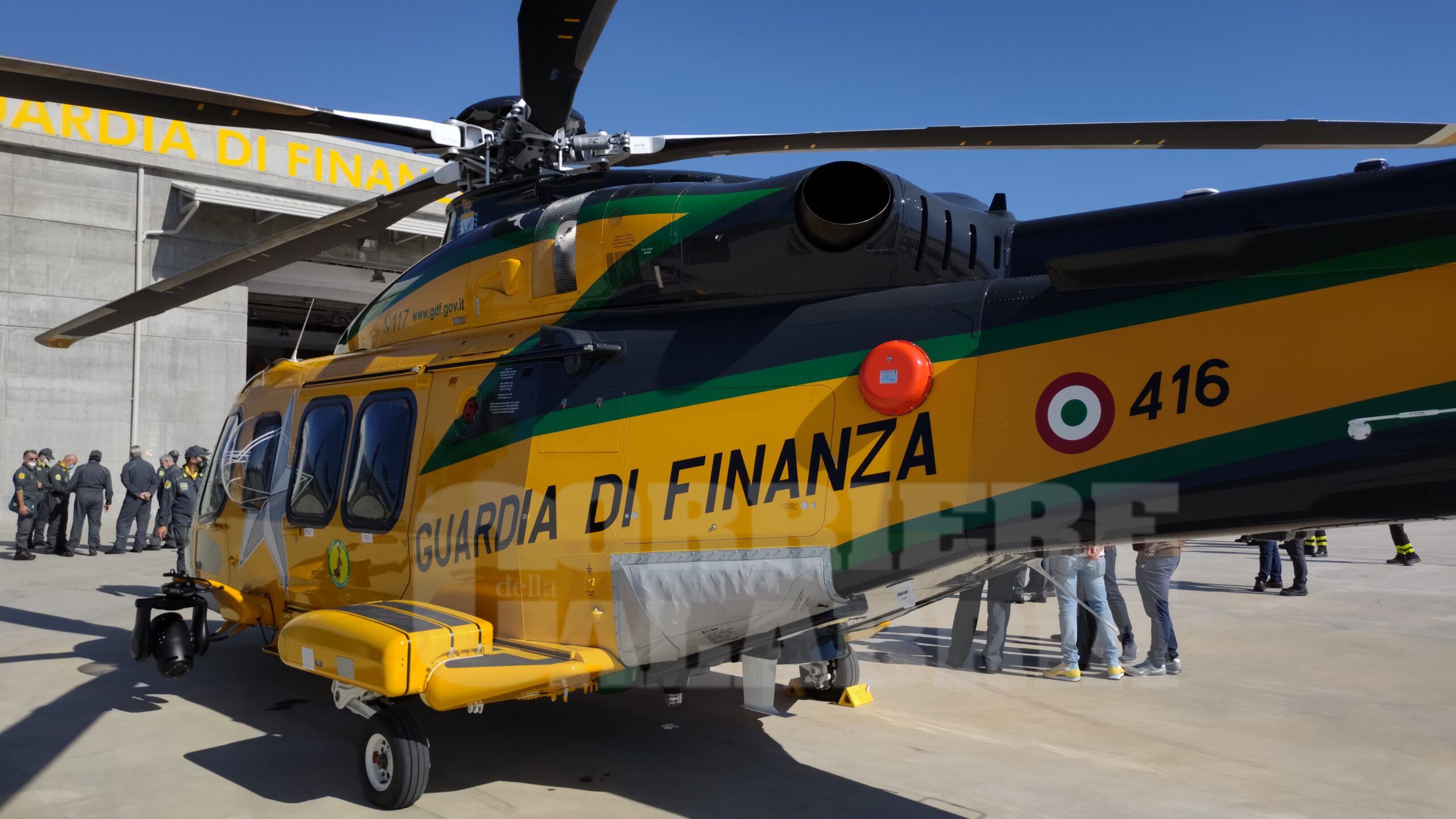 Lotta alla criminalità e controllo del territorio, a Lamezia atterra il nuovo AW139 della GdF – VIDEO E FOTO