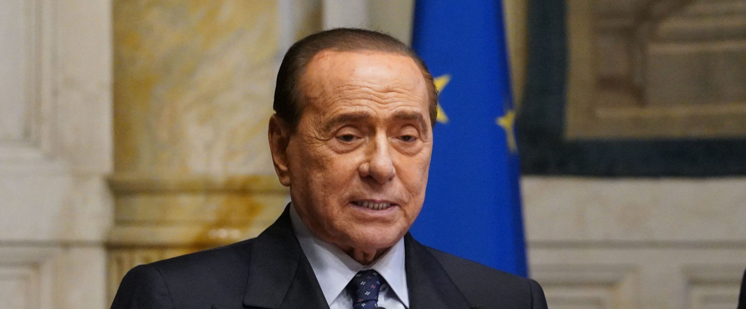 Berlusconi: «Noi leali con Draghi». E si candiderà al Senato