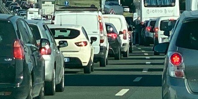 Controesodo estivo, rallentamenti sull’autostrada tra gli svincoli di Torano e di Tarsia