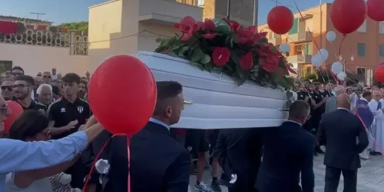 L’ultimo saluto a Lorena. «Cammini nella luce»