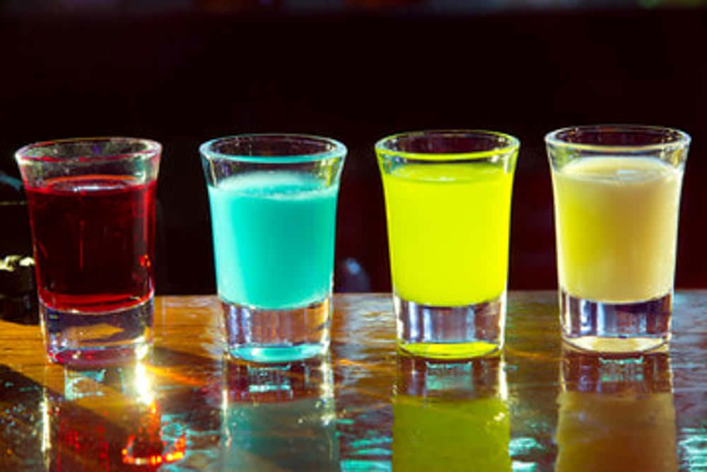 Diamante dichiara guerra agli "shottini" a un euro (e alle passeggiate a torso nudo)