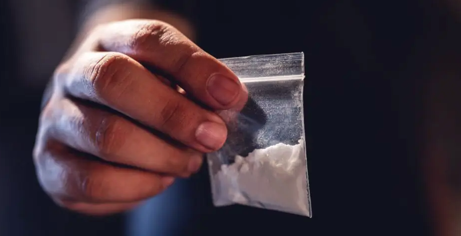 Spacciavano attraverso le feritoie nelle case popolari, 11 arresti