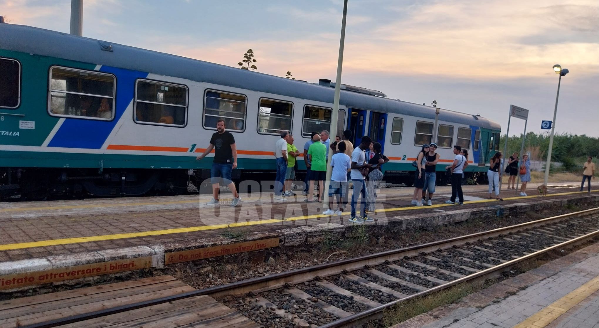 Guasto sulla linea ferroviaria nella Locride, passeggeri bloccati a Palizzi