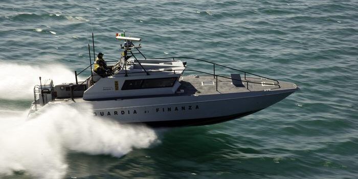 Reggio Calabria, 80 migranti arrivano al porto