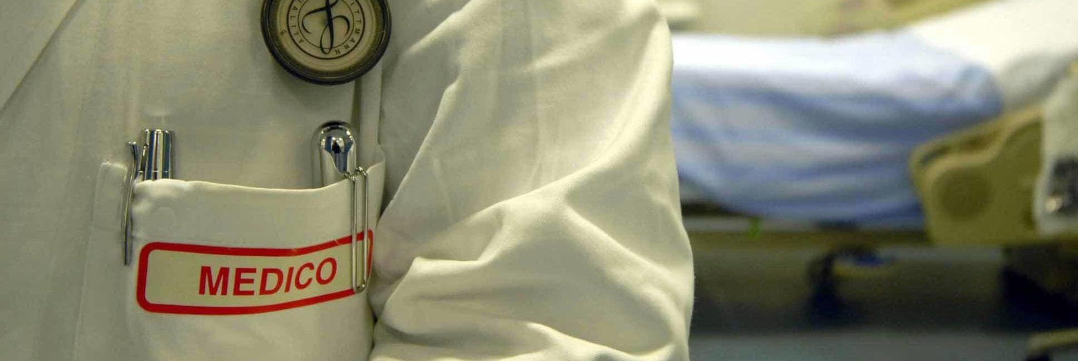 Violenza sessuale su quattro pazienti, arrestato medico nel Milanese