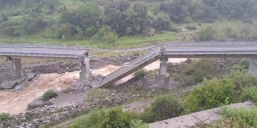 La piena del Trionto "sradica" un viadotto della Sila-Mare