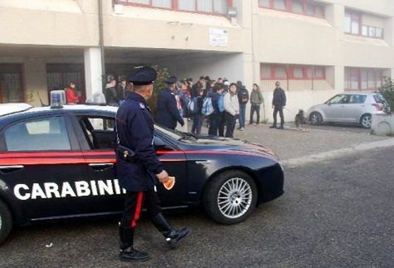 Non mandavano i figli a scuola: denunciati venti genitori
