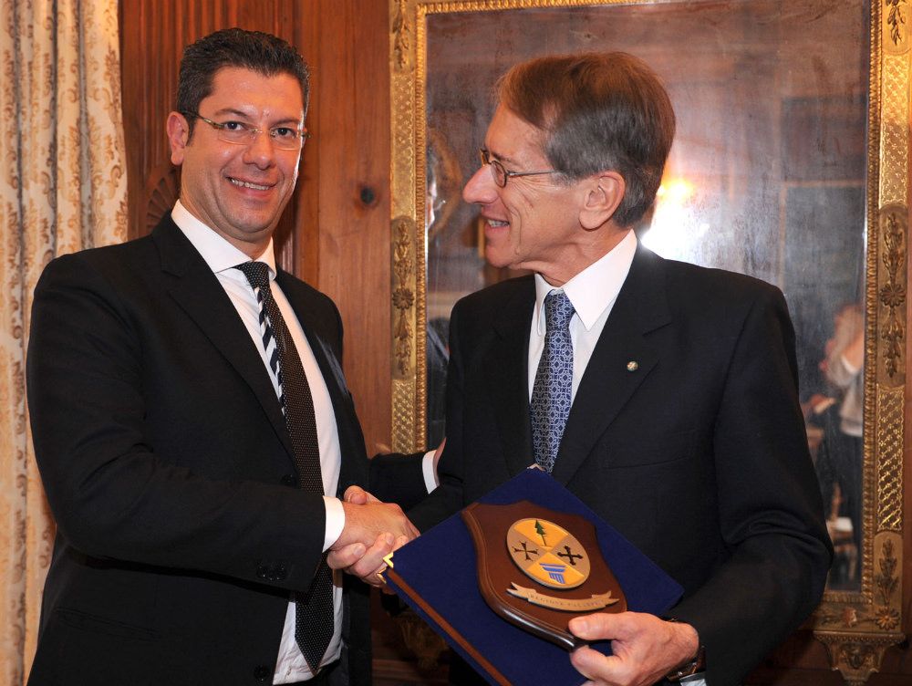 L`unico ponte a cui pensano i politici calabresi, dal globetrotter Caridi all`ecumenico Galati