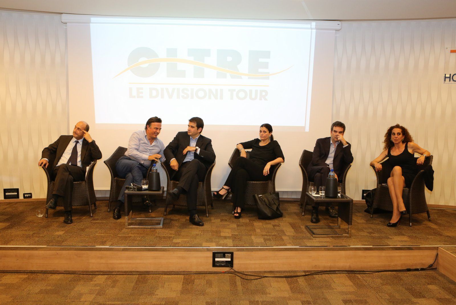 Fra Fitto e Santelli sorrisi e stoccate