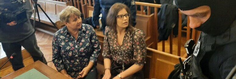 Ilaria Salis è libera, tolto il braccialetto elettronico