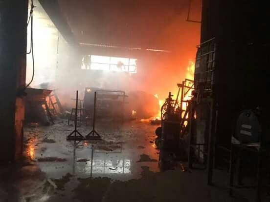 In fiamme un capannone dei cantieri “Ranieri”