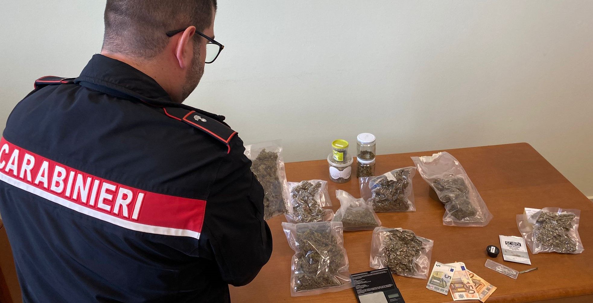 Sorpreso in possesso di sostanze stupefacenti, arrestato un 35enne a Sellia Marina