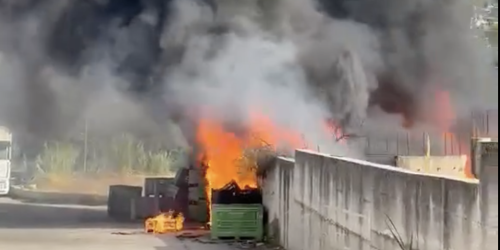 Paura a Mileto durante la Coppa Italia: incendio all'esterno dello stadio