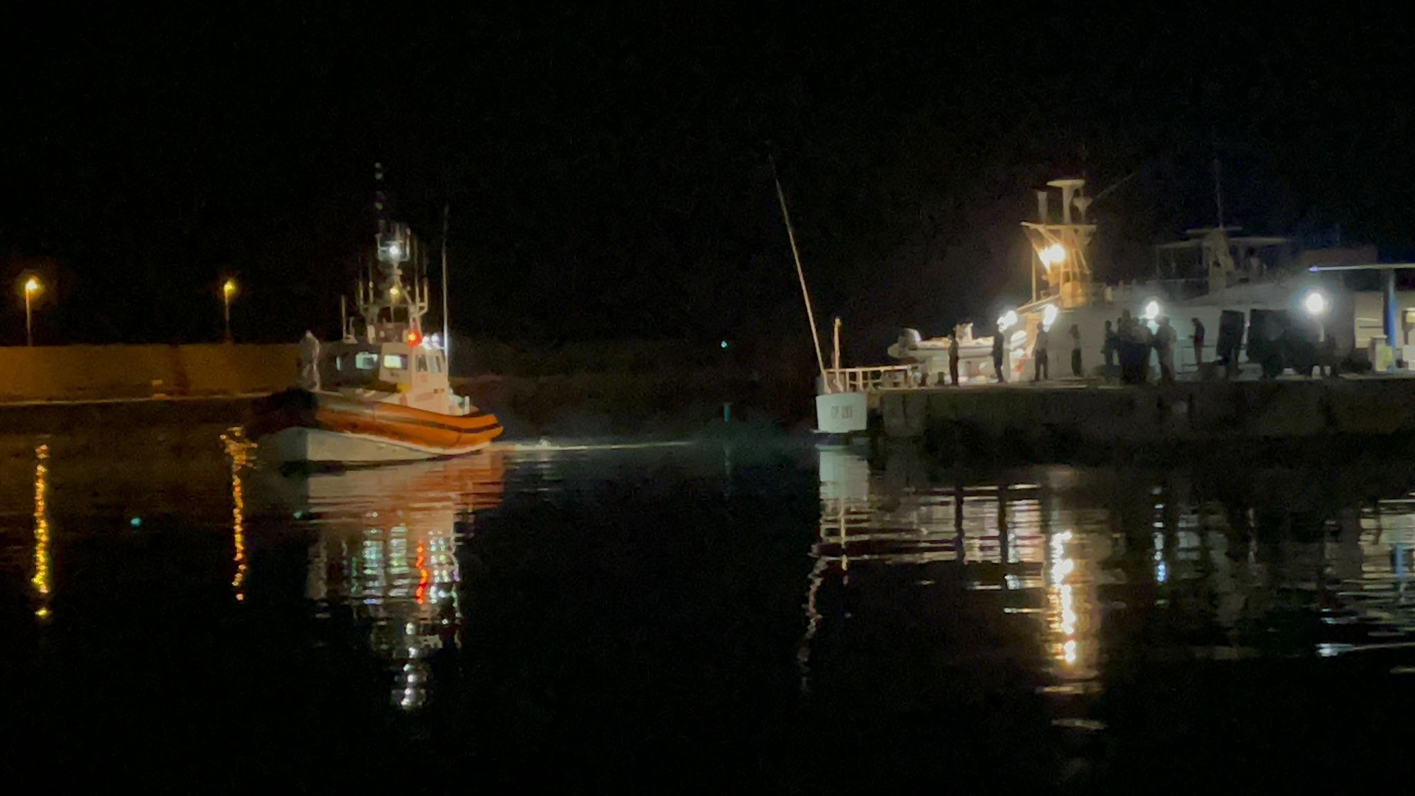 Strage senza fine nello Jonio, altri corpi arrivano al porto di Roccella: ci sono 8 bambini