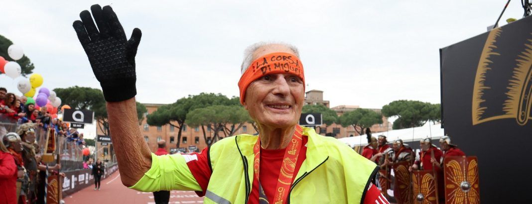 Maratona di Roma, a 93 anni il calabrese Antonio Rao taglia il traguardo