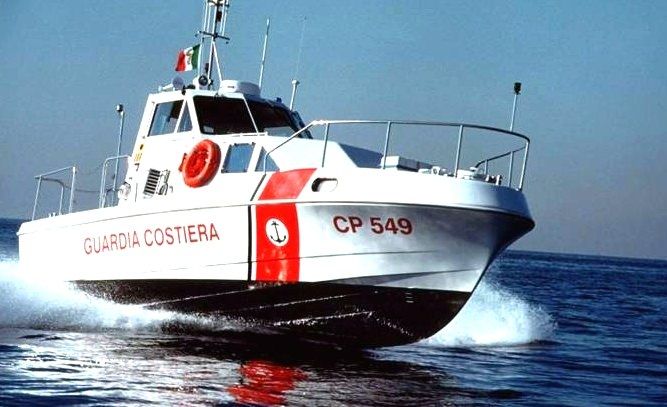 Crotone, sbarcano 364 migranti