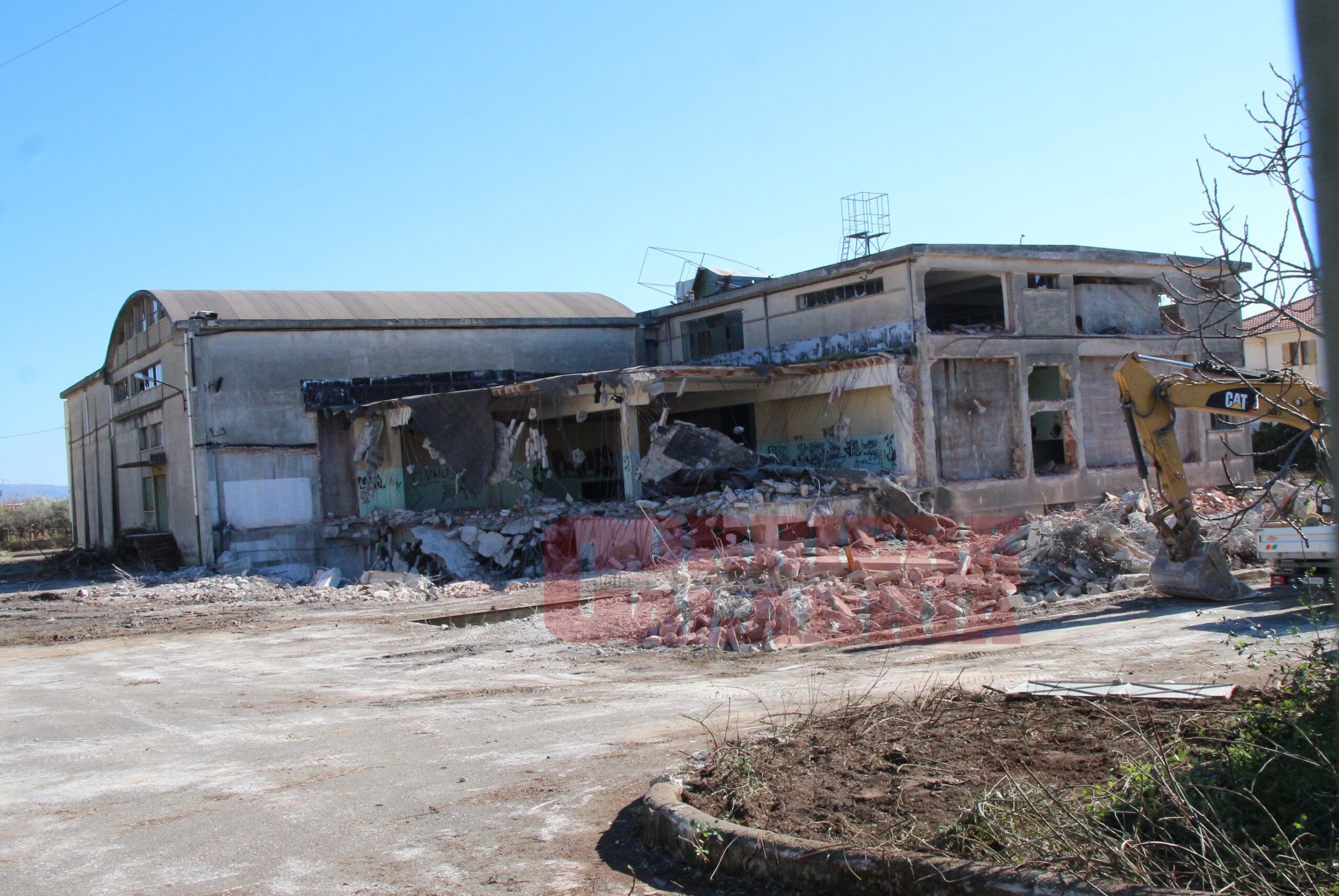 Il caso Cantina Sociale a Lamezia: dai benefici “impliciti” alle ombre su permessi e destinazione d’uso