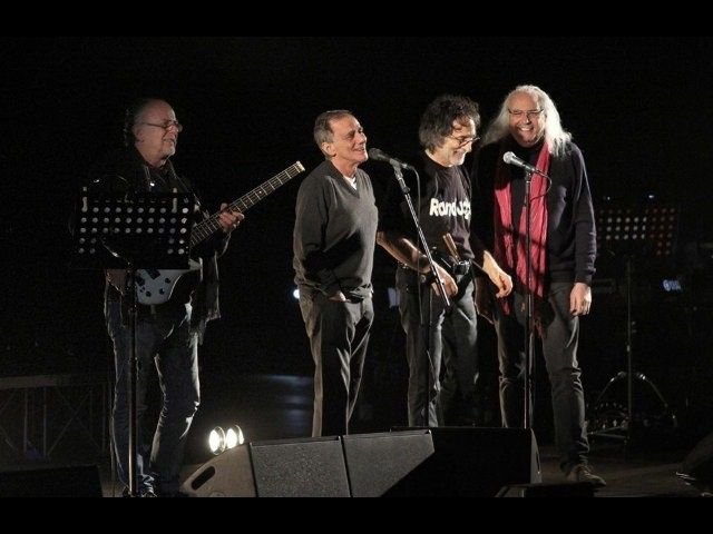 Reggio, successo per il concerto della Pfm con Vecchioni